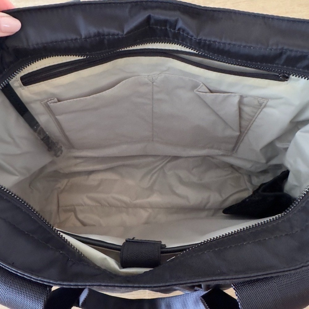 NEW Caraa x Athleta Collab City Tote-Gym Bag-Laptop Weekender-Black-Nylon Lghtwt - Picture 5 of 16